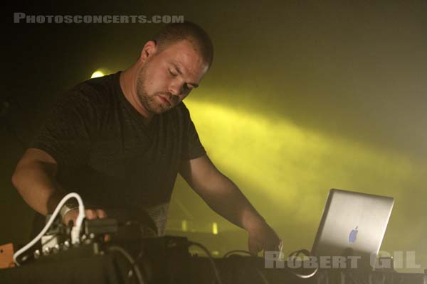 COM TRUISE - 2012-06-09 - PARIS - Nouveau Casino - 